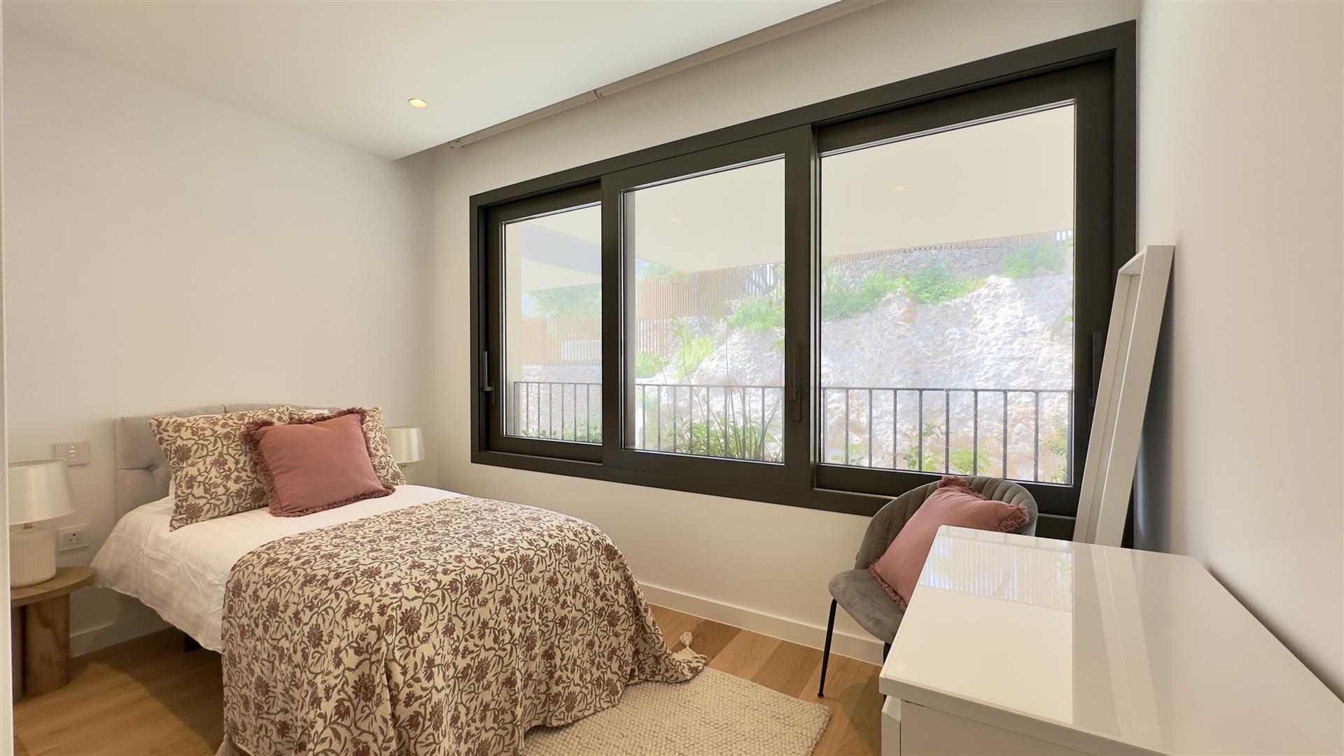 Image of House - 4 Bedrooms - 4 Bathrooms for Rental in North Gorge-Gibraltar, Image 10